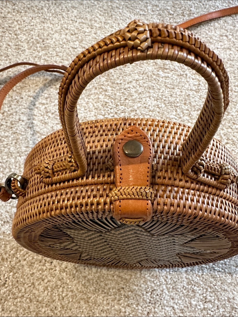 Handwoven round crossbody Bali bag/purse - Picture 7 of 13